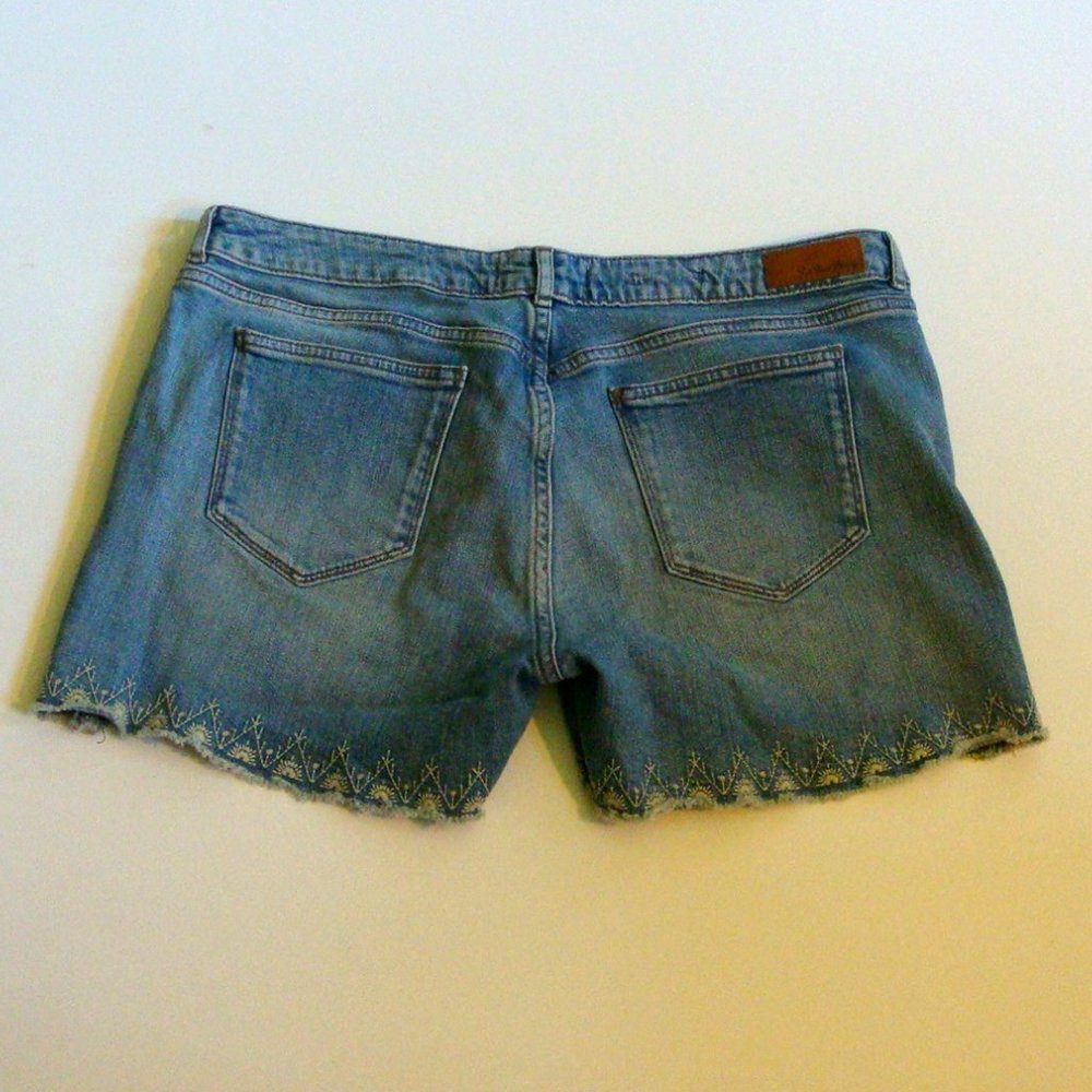 Fat Face Denim Embroidered Button Fly Shorts - Picture 3 of 4